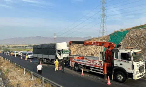 Tai nạn trên cao tốc Vĩnh Hảo - Phan Thiết, tài xế xe tải tử vong